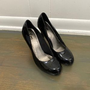 Black high heels size 8 1/2
